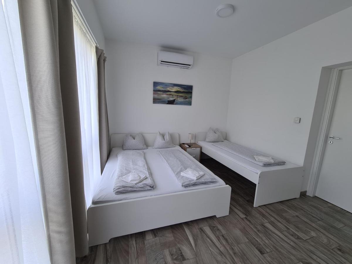 Surman Apartmanok Шіофок Екстер'єр фото